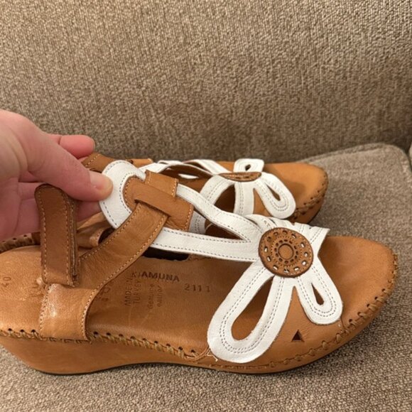 Spring Step Genuine Leather Brown and White Sandals with Cutout Design Size 40 - Picture 3 of 4